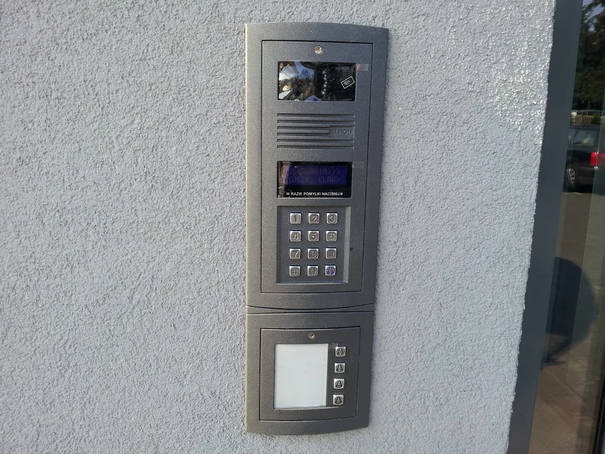 Rozbudowany system wejściowy