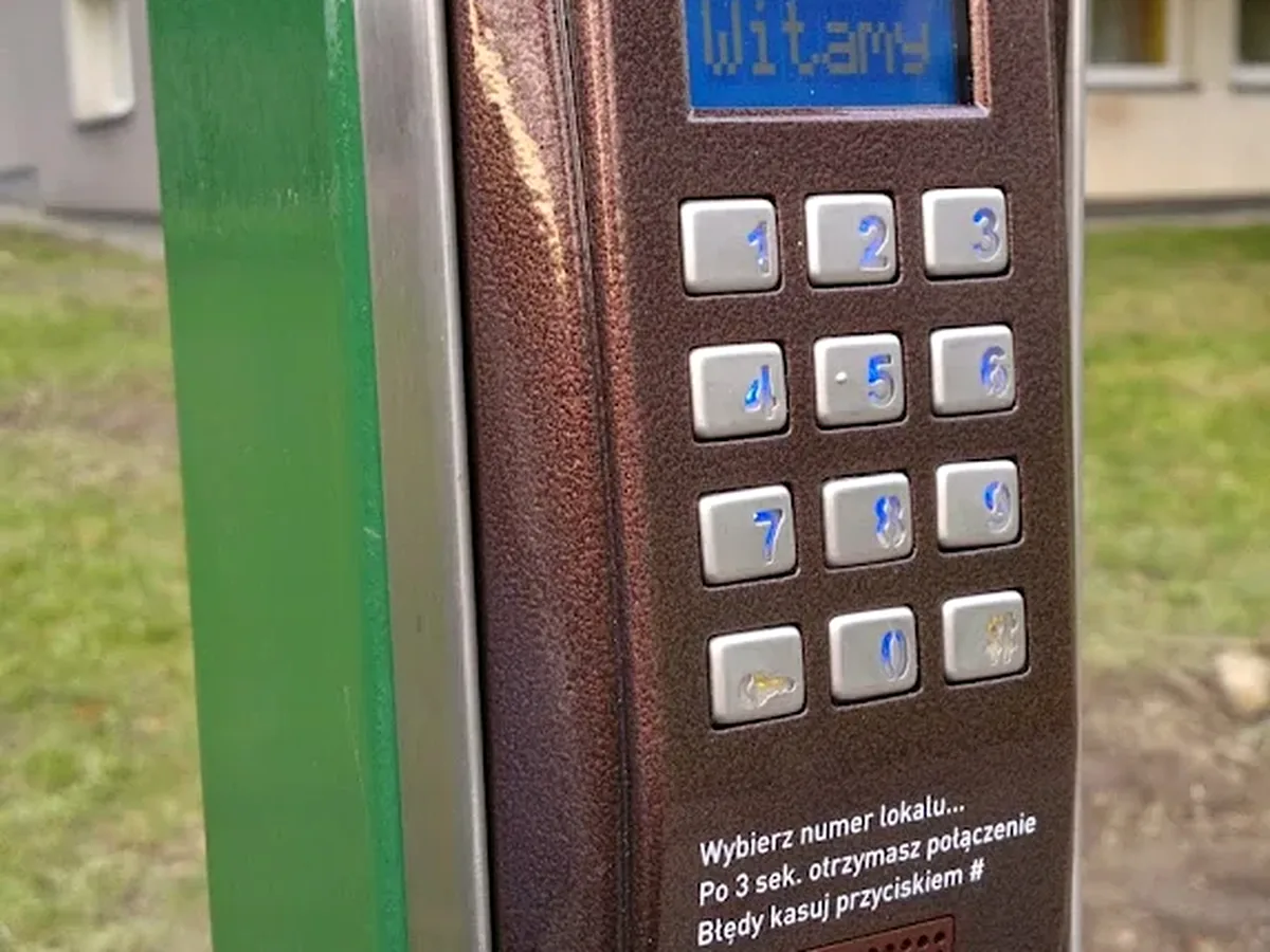 Panel ACO przy furtce